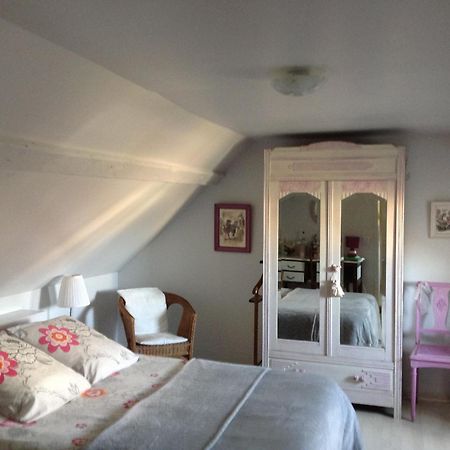 Le Jardin Des Poules Bed and Breakfast Thiétreville Exteriör bild